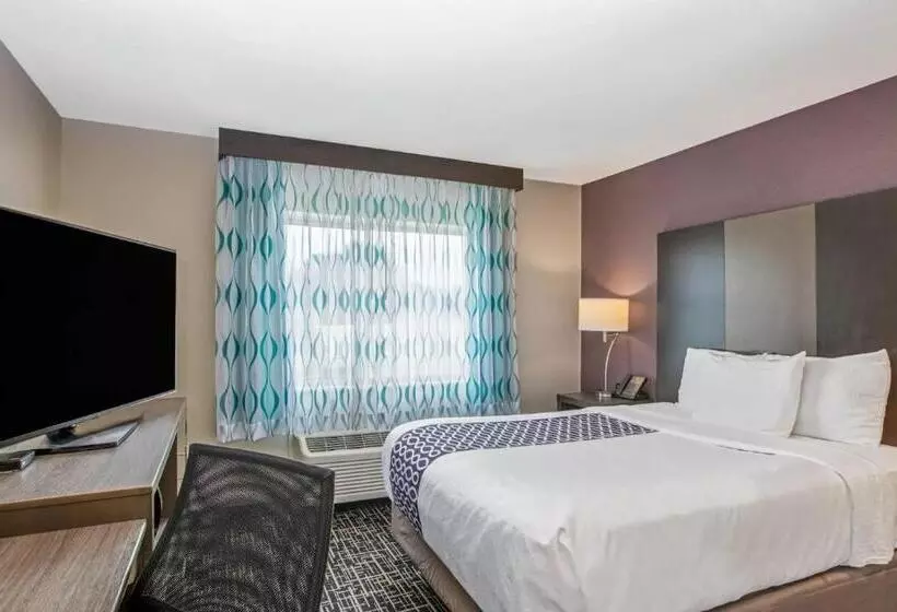 هتل La Quinta By Wyndham Fayetteville