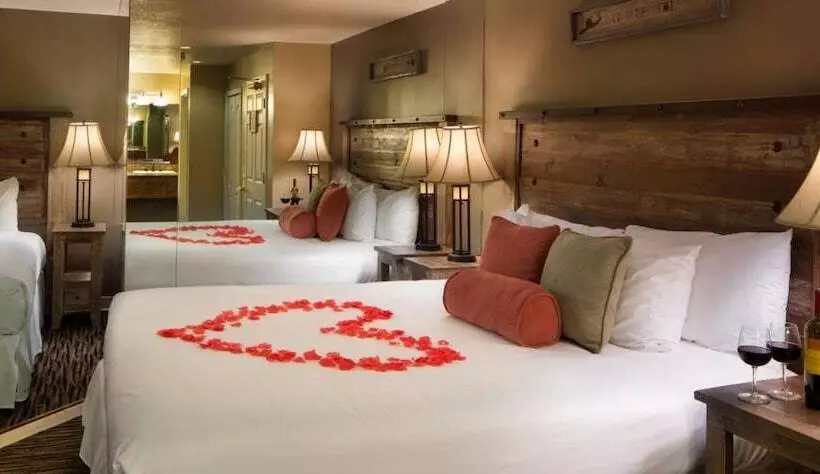 Postmarc Hotel And Spa Suites