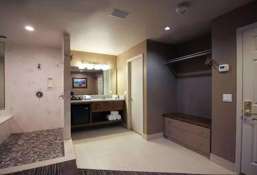 Postmarc Hotel And Spa Suites