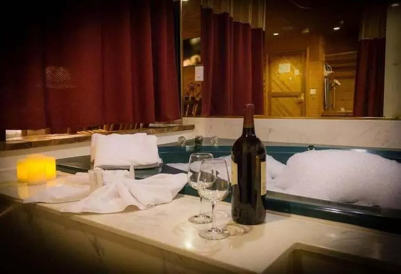 Postmarc Hotel And Spa Suites