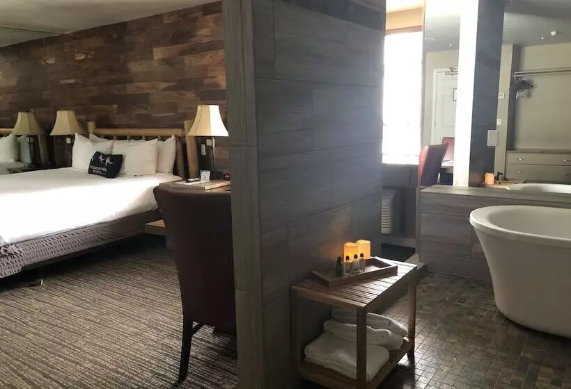 Postmarc Hotel And Spa Suites