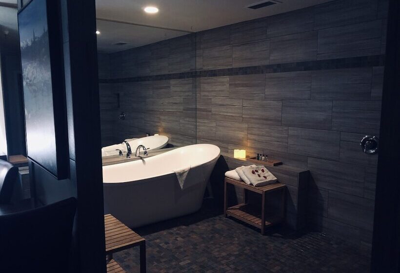 Postmarc Hotel And Spa Suites