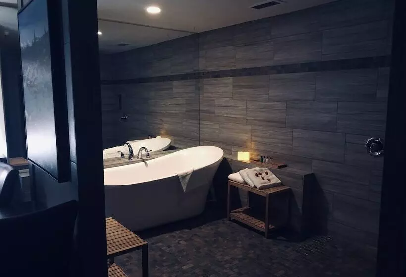 Postmarc Hotel And Spa Suites