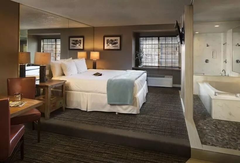 Postmarc Hotel And Spa Suites