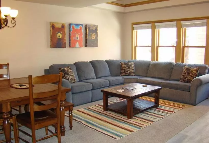 호텔 The Ferringway Resort Condominiums