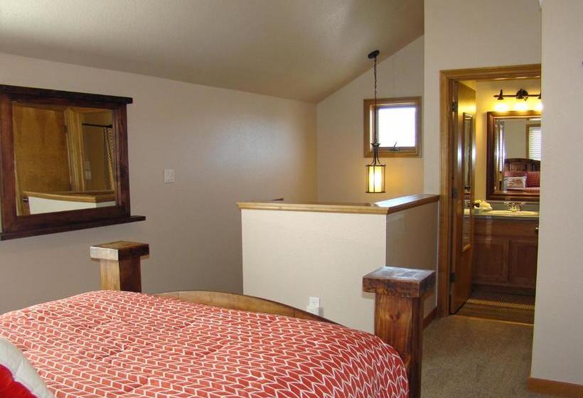 هتل The Ferringway Resort Condominiums