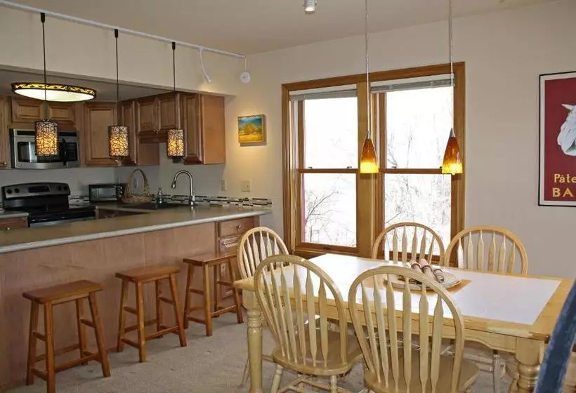 호텔 The Ferringway Resort Condominiums