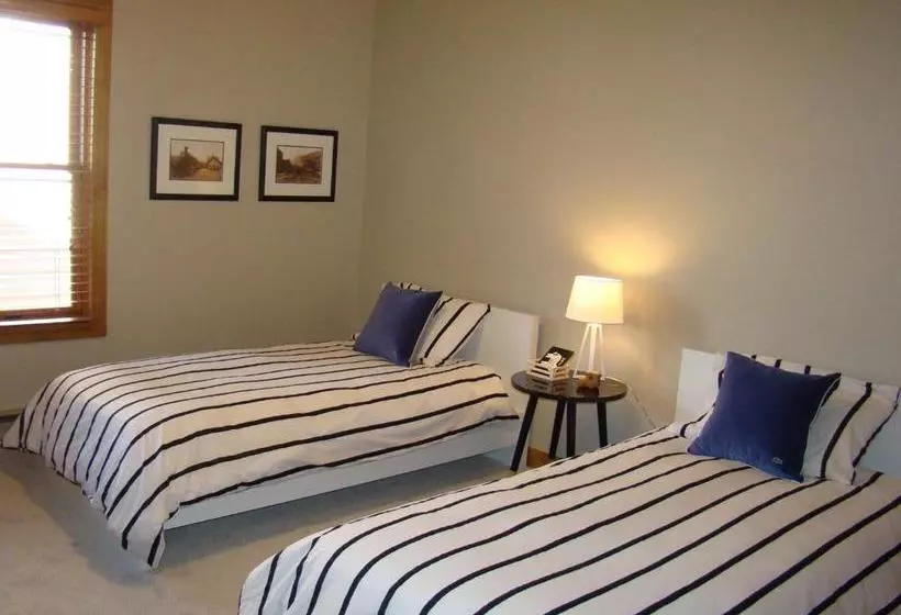 호텔 The Ferringway Resort Condominiums