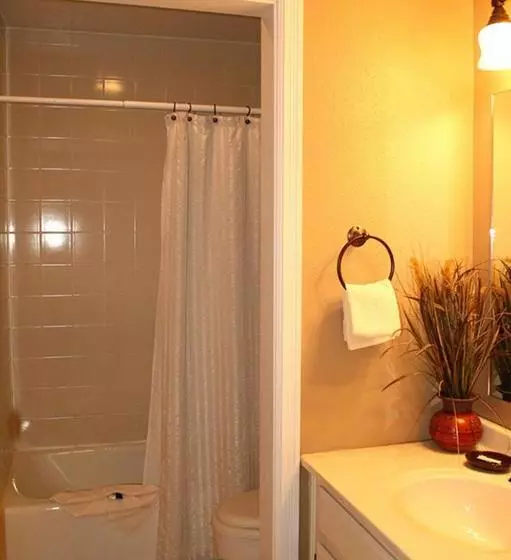 호텔 The Ferringway Resort Condominiums