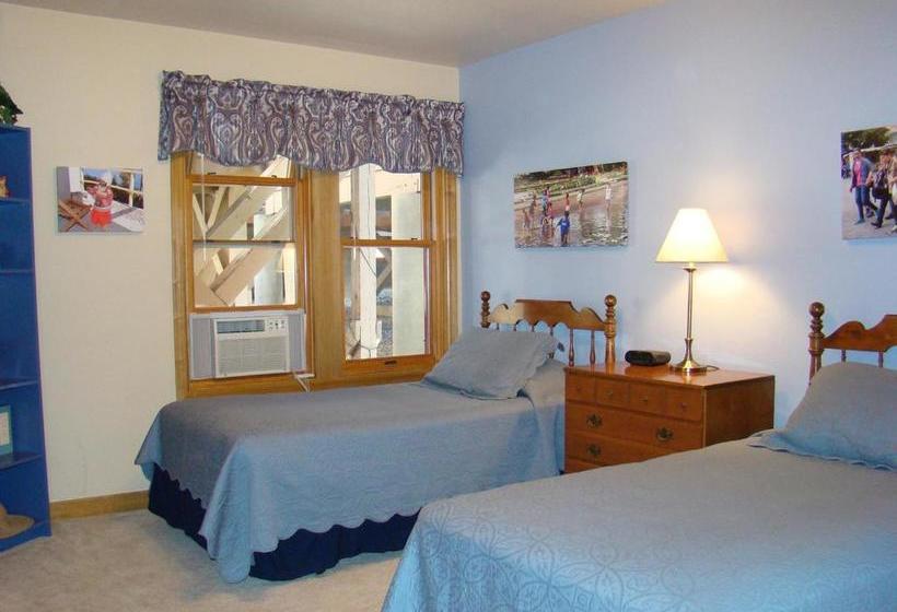 هتل The Ferringway Resort Condominiums