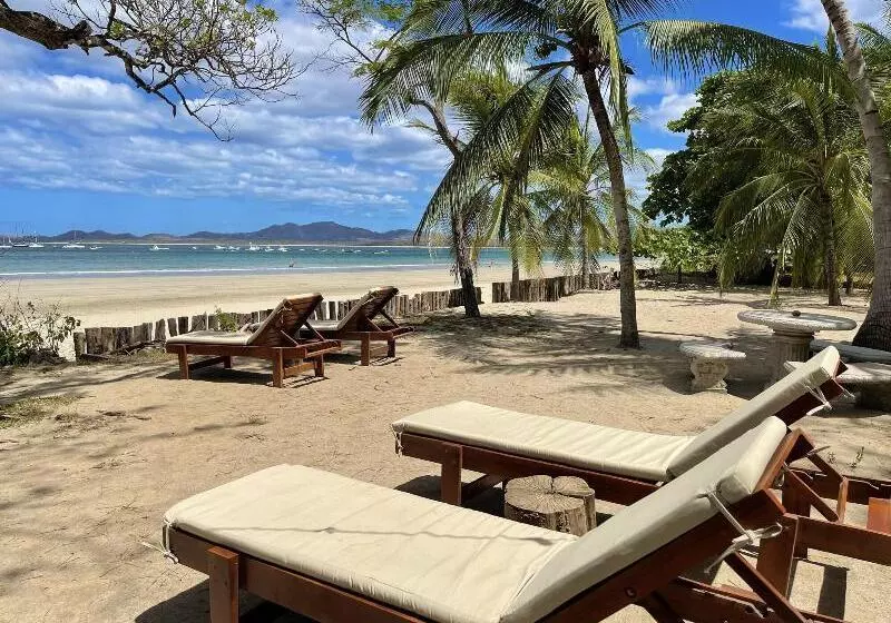Hotelli The Coast Beachfront