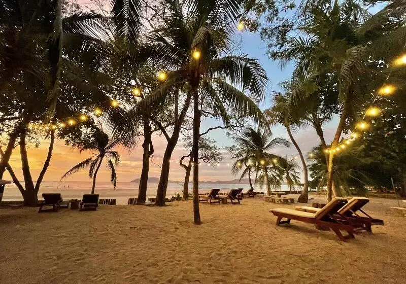 Hotelli The Coast Beachfront