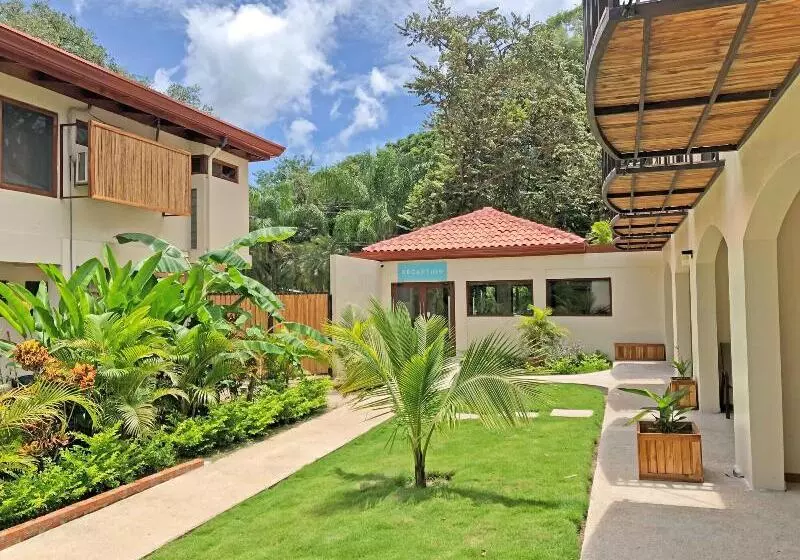 Hotelli The Coast Beachfront
