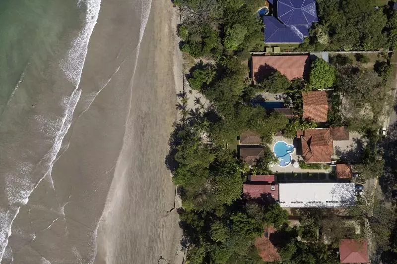 Hotelli The Coast Beachfront