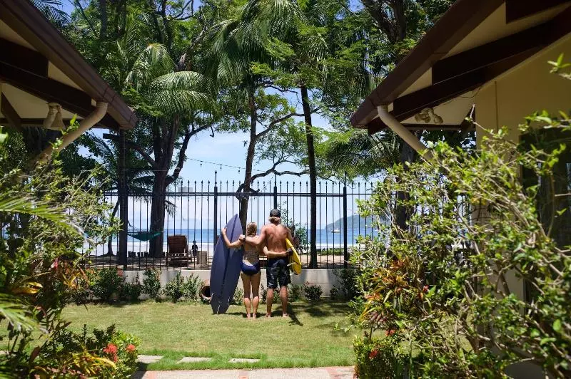 Hotelli The Coast Beachfront