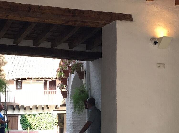 پانسیون Patio De La Plateria