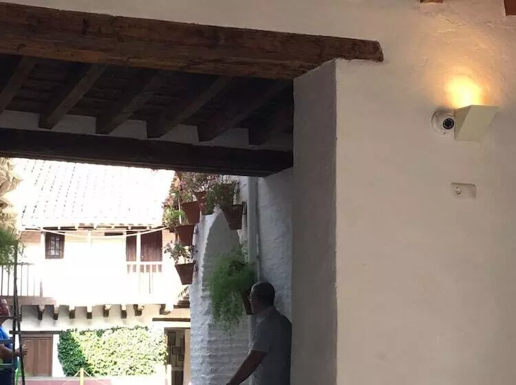 پانسیون Patio De La Plateria