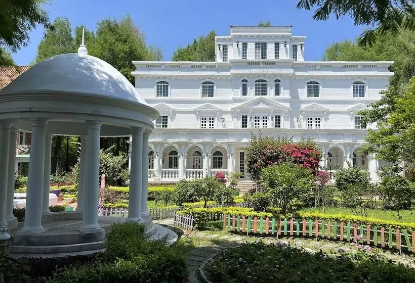 تختخواب و صبحانه Chateau De Olliere