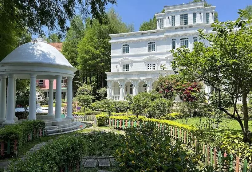 تختخواب و صبحانه Chateau De Olliere