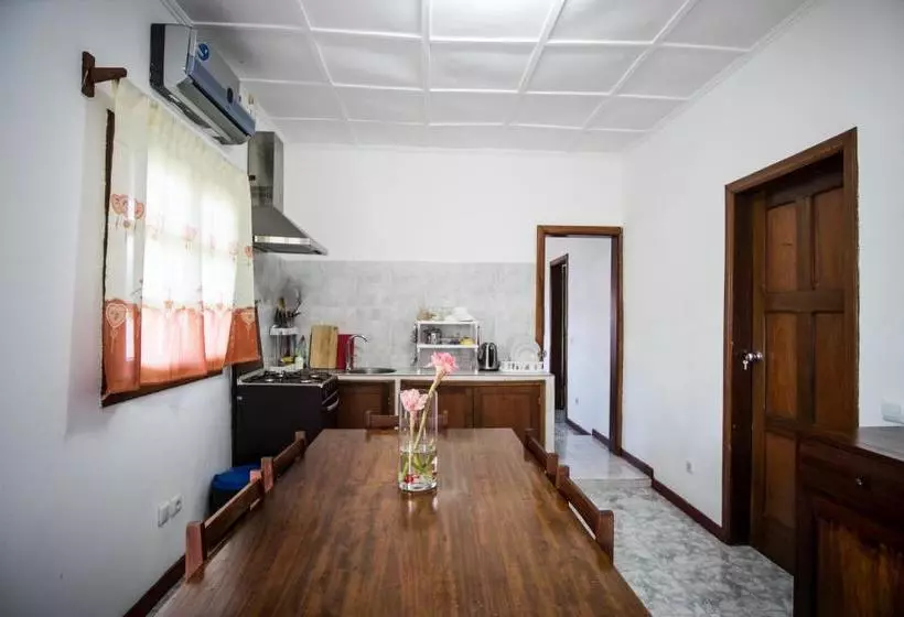 تختخواب و صبحانه Praia Accommodation