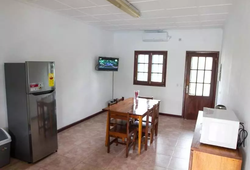 تختخواب و صبحانه Praia Accommodation