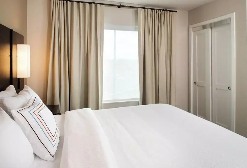 Hotelli Residence Inn Visalia