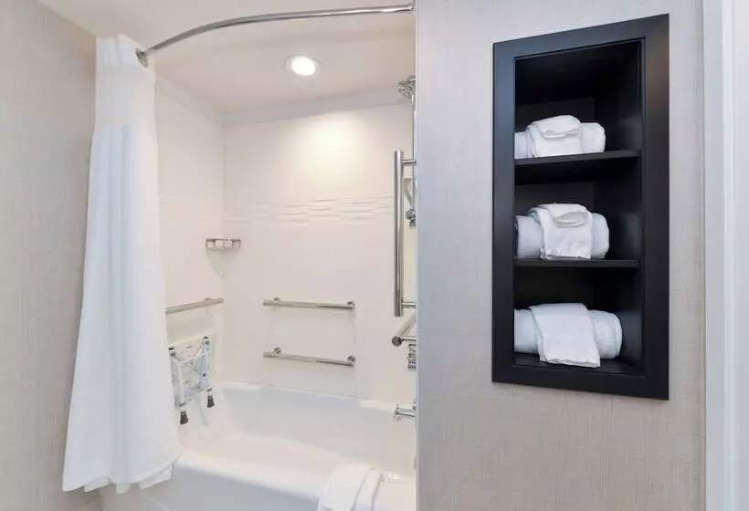 Hotelli Residence Inn Visalia