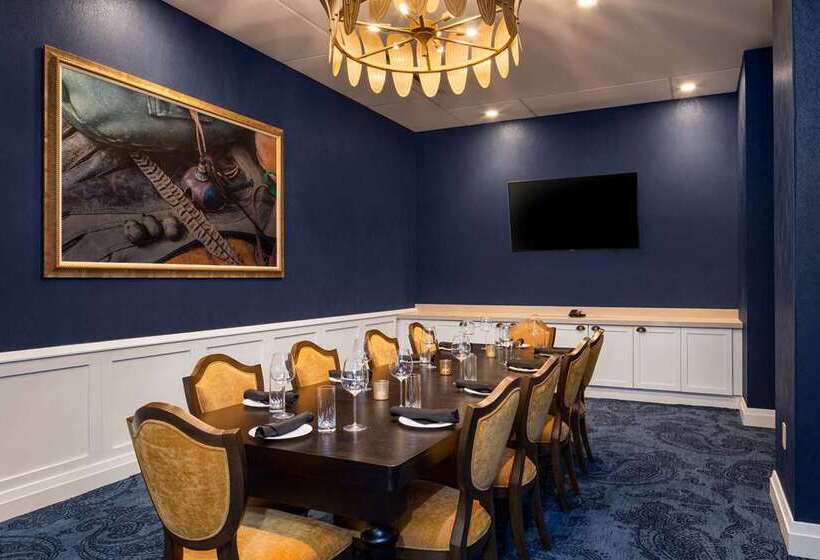 هتل The Peregrine Omaha Downtown, Curio Collection By Hilton