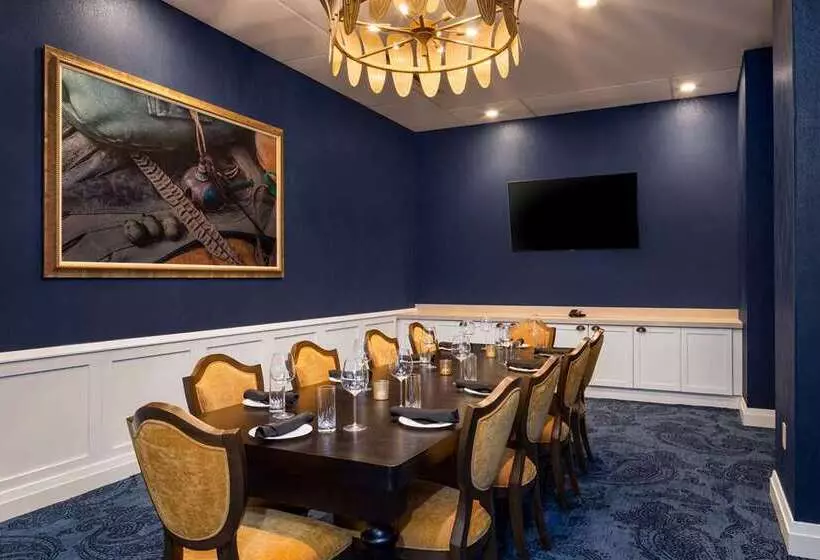 Hotelli The Peregrine Omaha Downtown, Curio Collection By Hilton