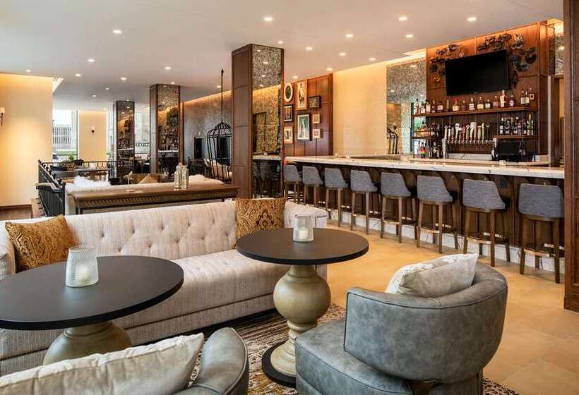 هتل The Peregrine Omaha Downtown, Curio Collection By Hilton