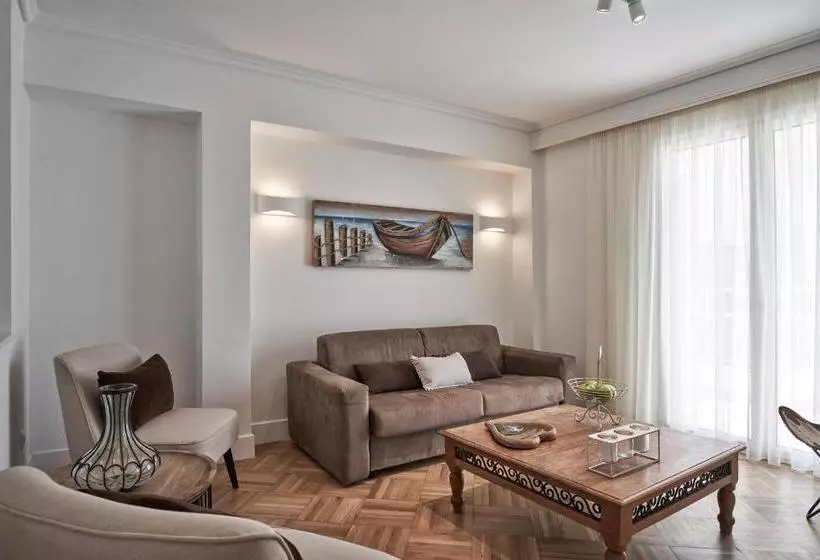 Marvelous N Bright Apt Next To Megaro Mousikis