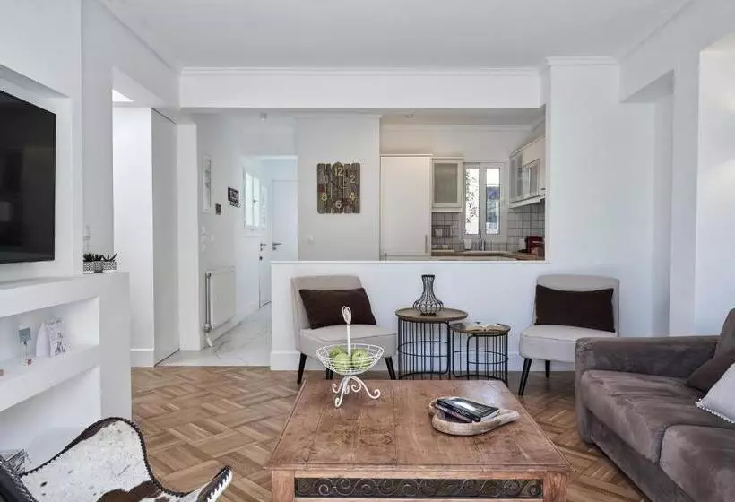 Marvelous N Bright Apt Next To Megaro Mousikis