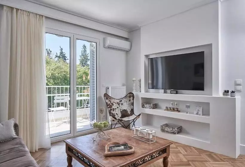 Marvelous N Bright Apt Next To Megaro Mousikis