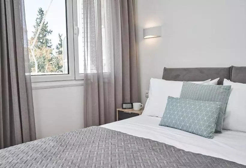Marvelous N Bright Apt Next To Megaro Mousikis