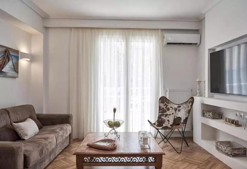 Marvelous N Bright Apt Next To Megaro Mousikis