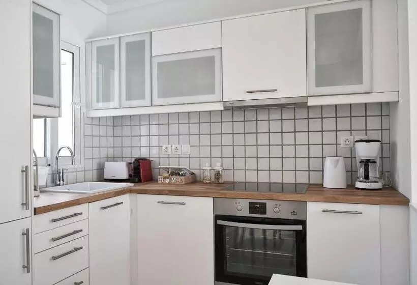 Marvelous N Bright Apt Next To Megaro Mousikis