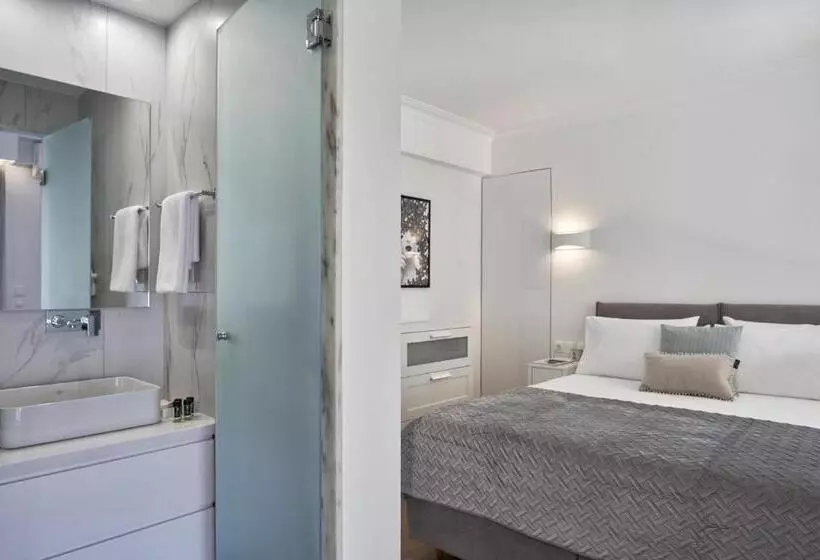 Marvelous N Bright Apt Next To Megaro Mousikis