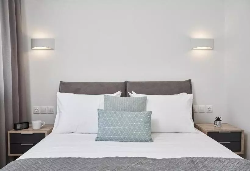 Marvelous N Bright Apt Next To Megaro Mousikis