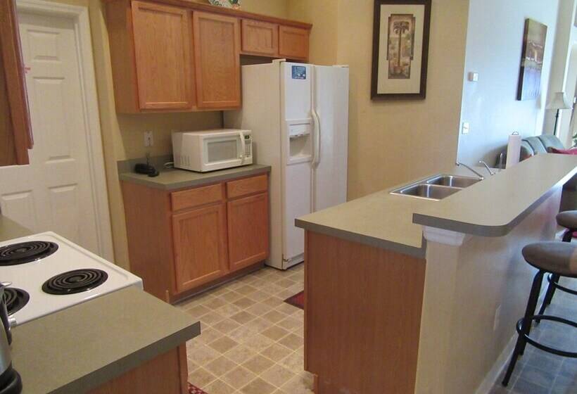 R1 Glenbrook 4 Bed / 2 Bath