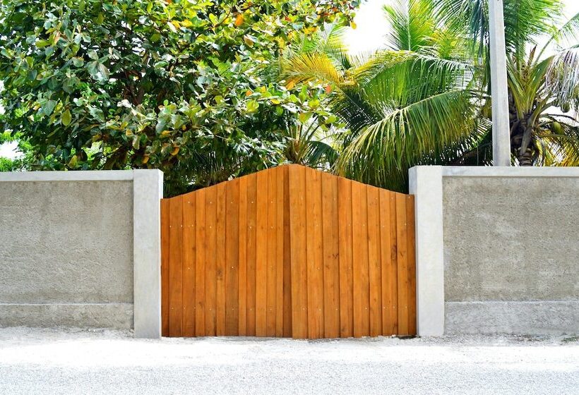 تختخواب و صبحانه Coterelle Breeze