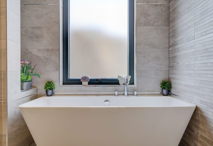 The Concord Modern 2 Bedroom Apartment