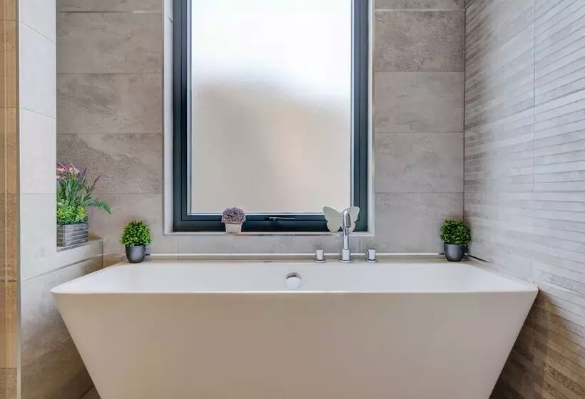 The Concord Modern 2 Bedroom Apartment