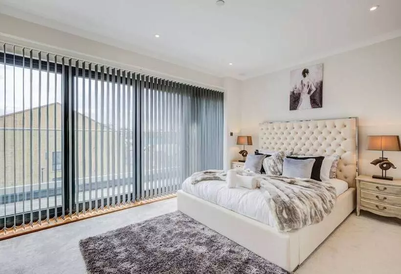 The Concord Modern 2 Bedroom Apartment