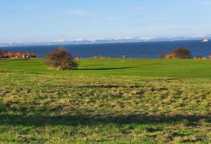 Gullane View Apartment