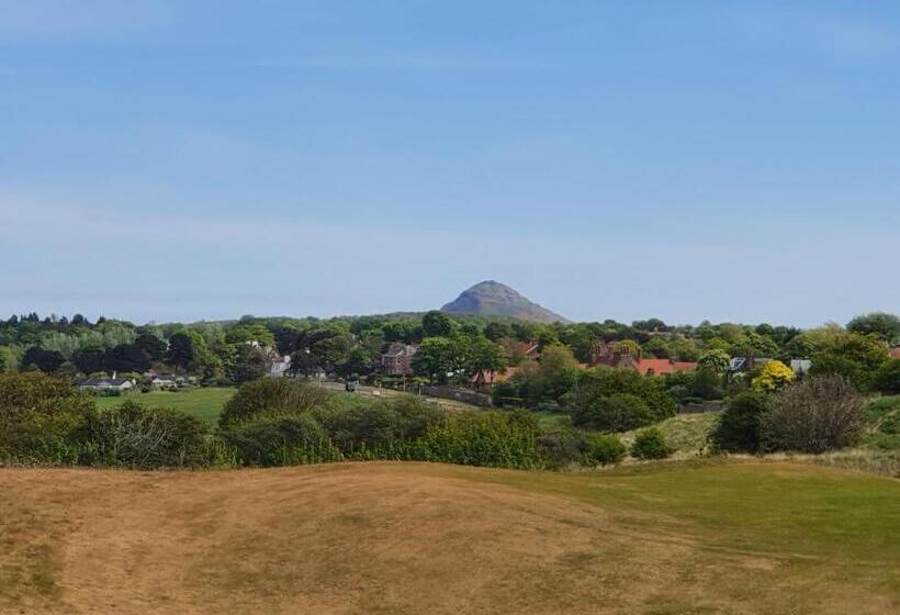 Gullane View Apartment