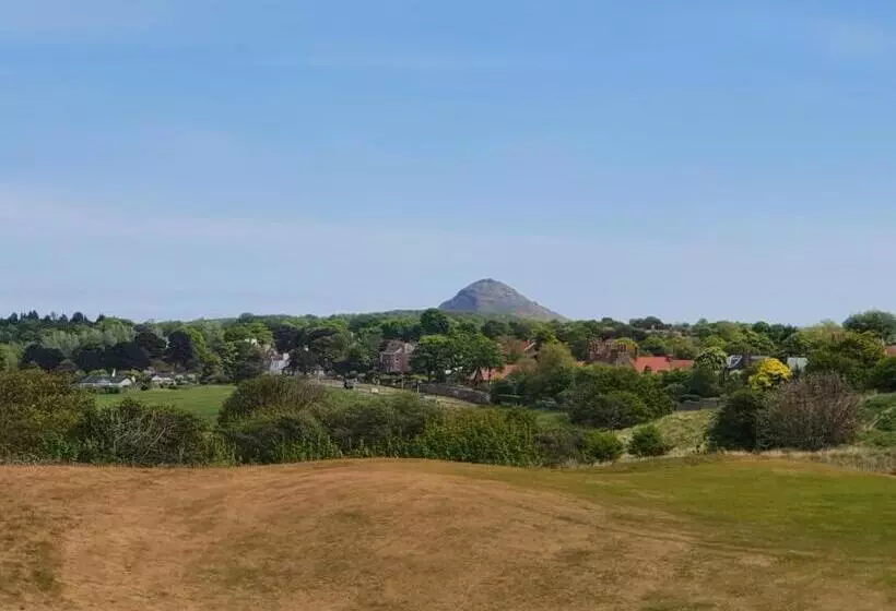 Gullane View Apartment