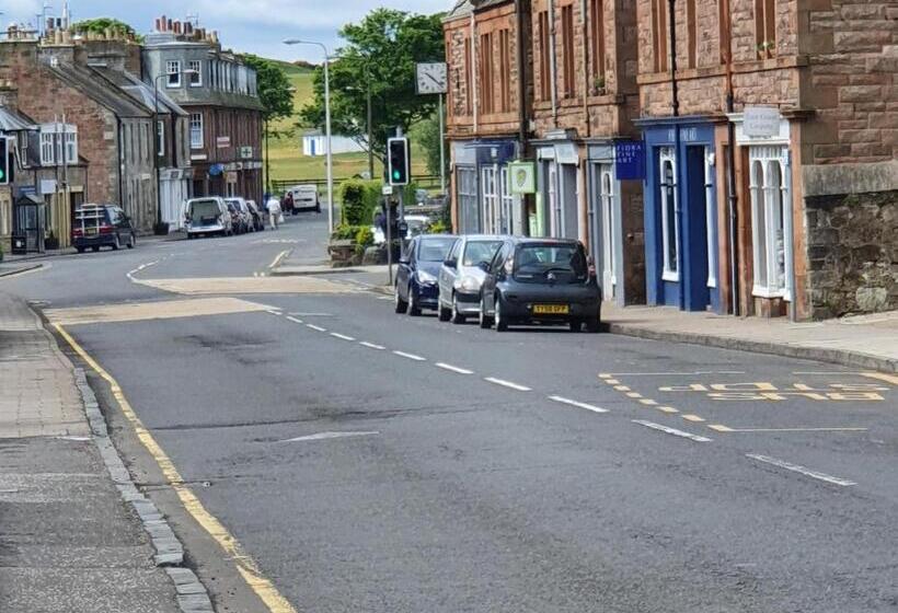 Gullane View Apartment