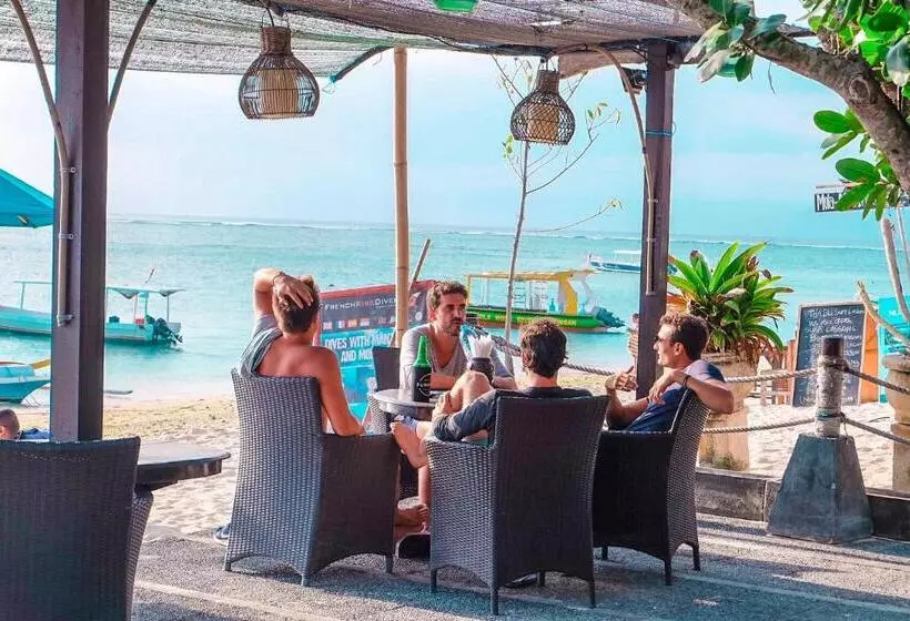 پانسیون Puri Nusa Beach