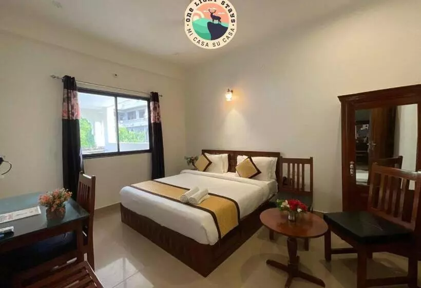 Hotel Golden Bird X One Light Stays