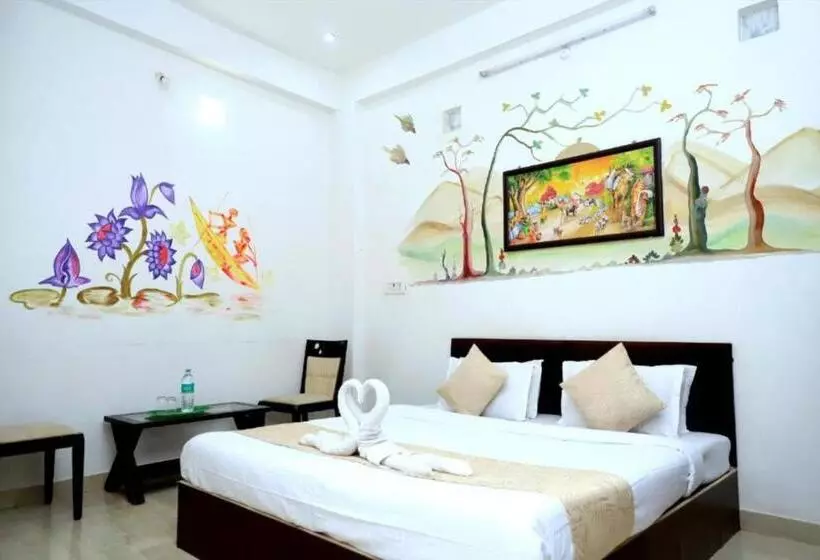 Hotel Golden Bird X One Light Stays